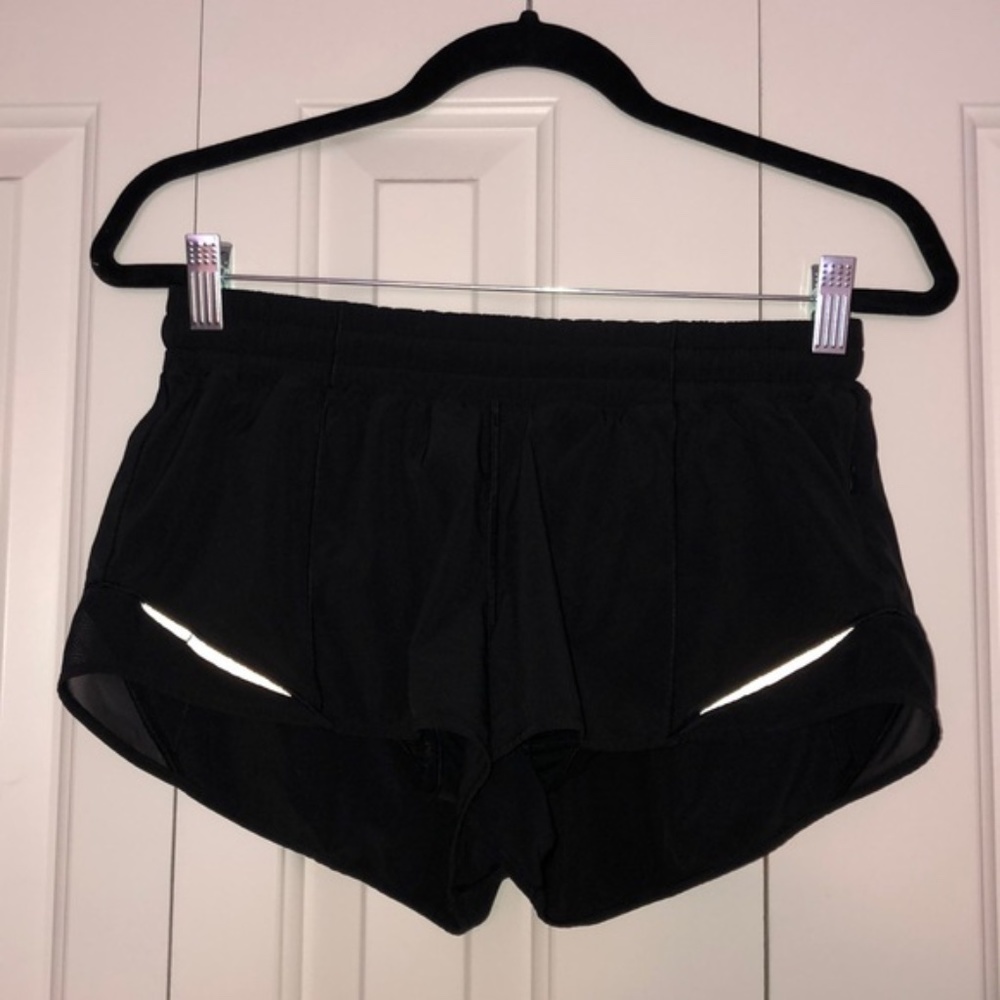 Lululemon hotty hot short w/o drawstring, size 8
